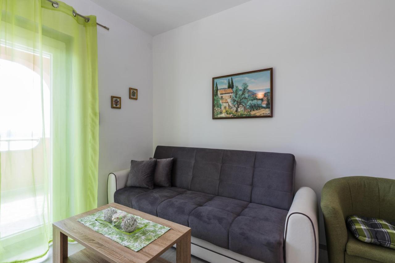 Apartments Mikanovic Crikvenica Exteriör bild