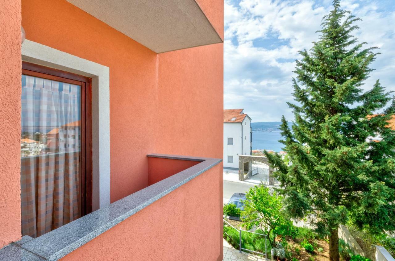 Apartments Mikanovic Crikvenica Exteriör bild
